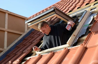 Pose de fenêtres de toit Velux à Huttendorf